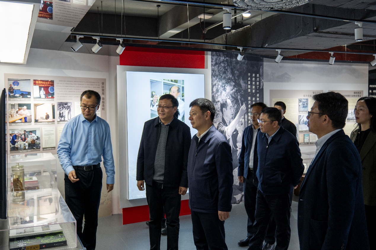 雅安市委书记廖文彬调研中国科学院成都生物研究所